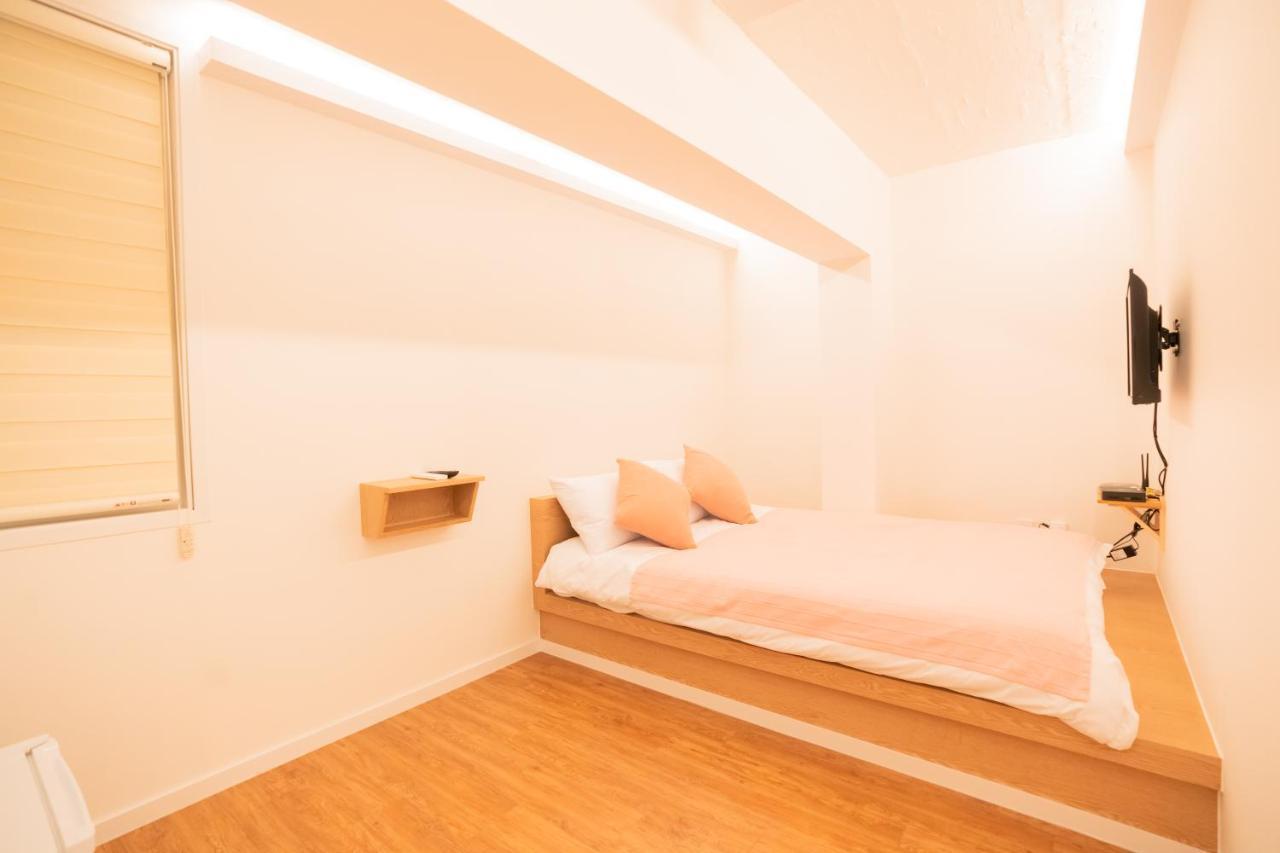 Huayuanhouse Hq In Hongdae Hotell Seoul Exteriör bild