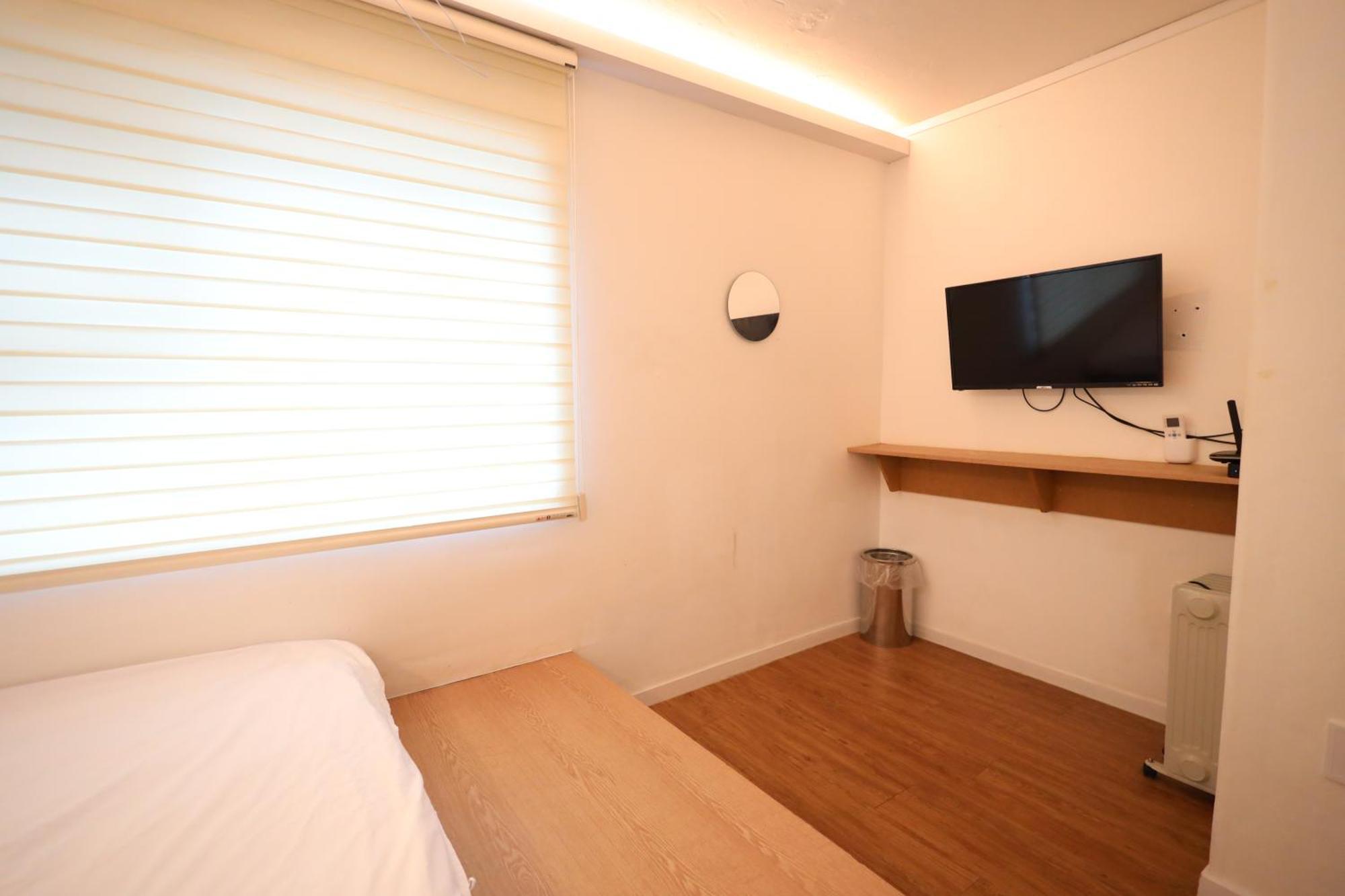 Huayuanhouse Hq In Hongdae Hotell Seoul Exteriör bild