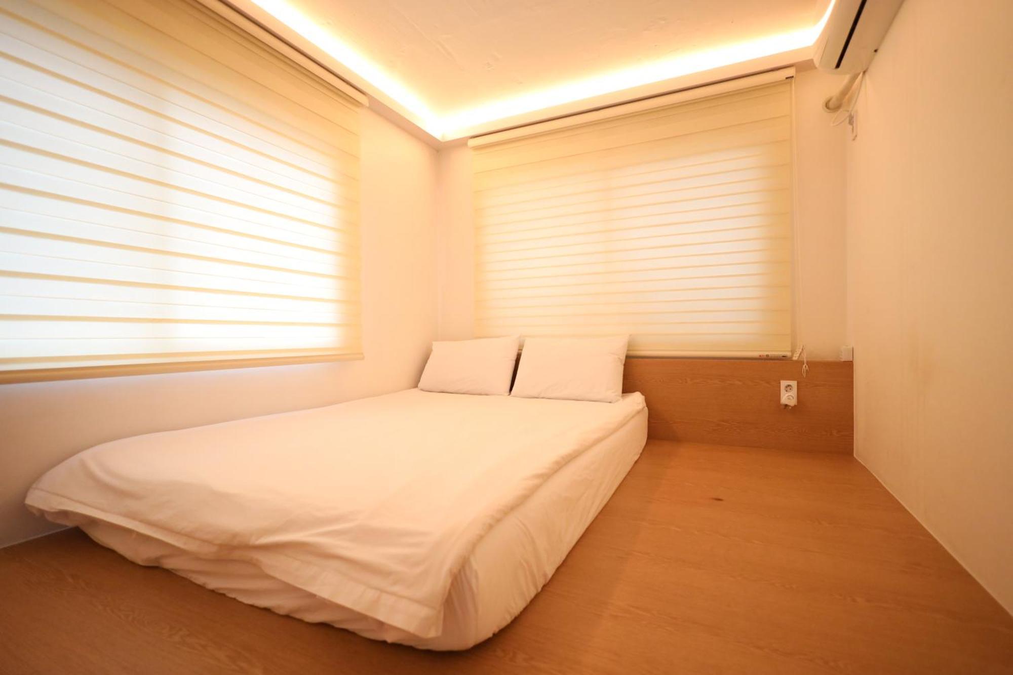 Huayuanhouse Hq In Hongdae Hotell Seoul Exteriör bild